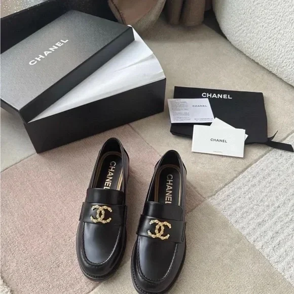 CHANEL Black Flats with Gold Logo - Picture 4 of 4